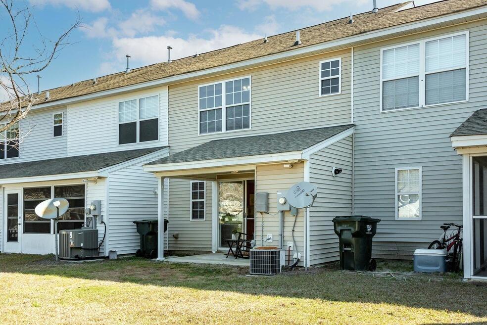 102 Yellow Hawthorn Circle