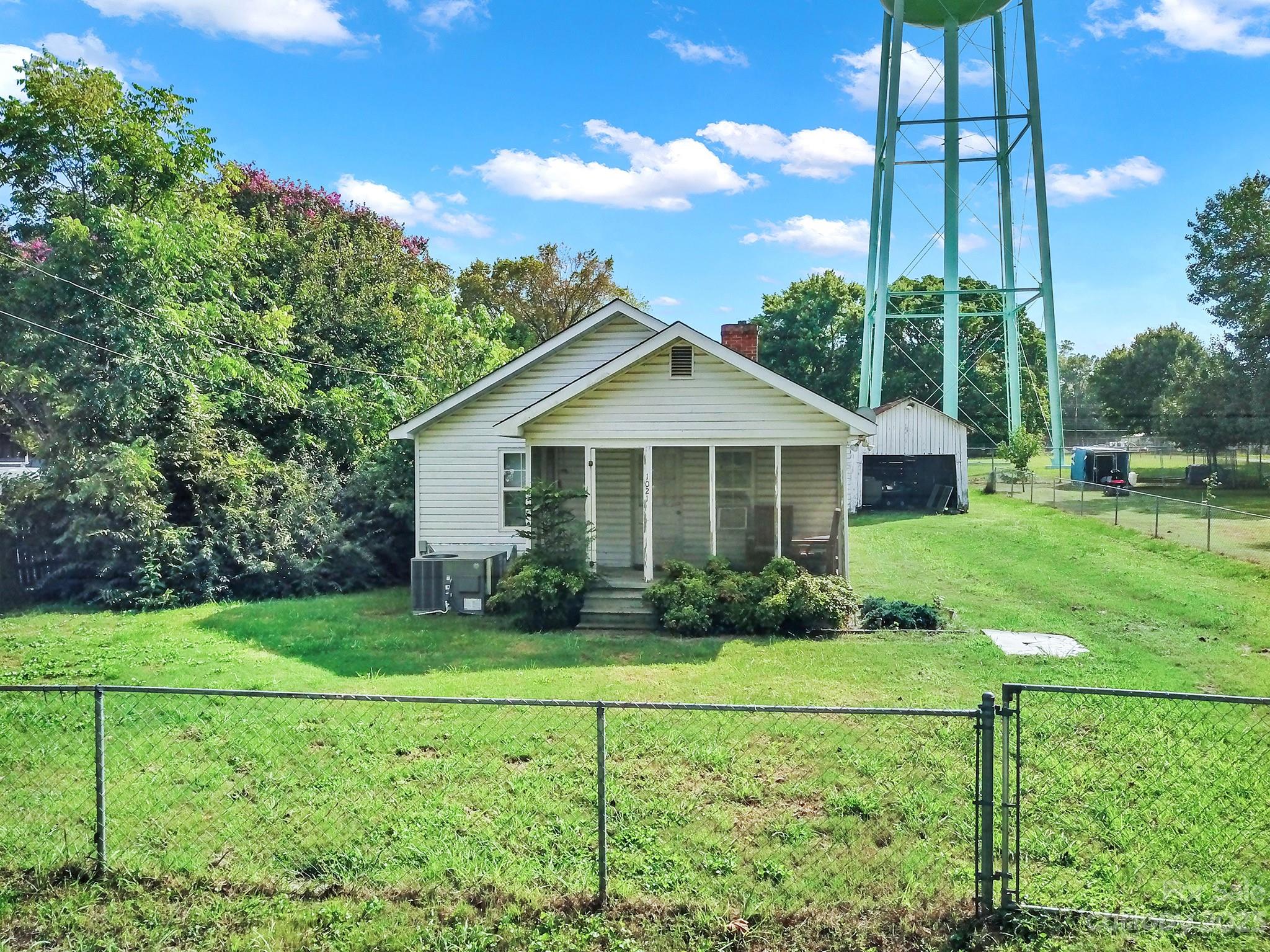 1021 Roosevelt Street