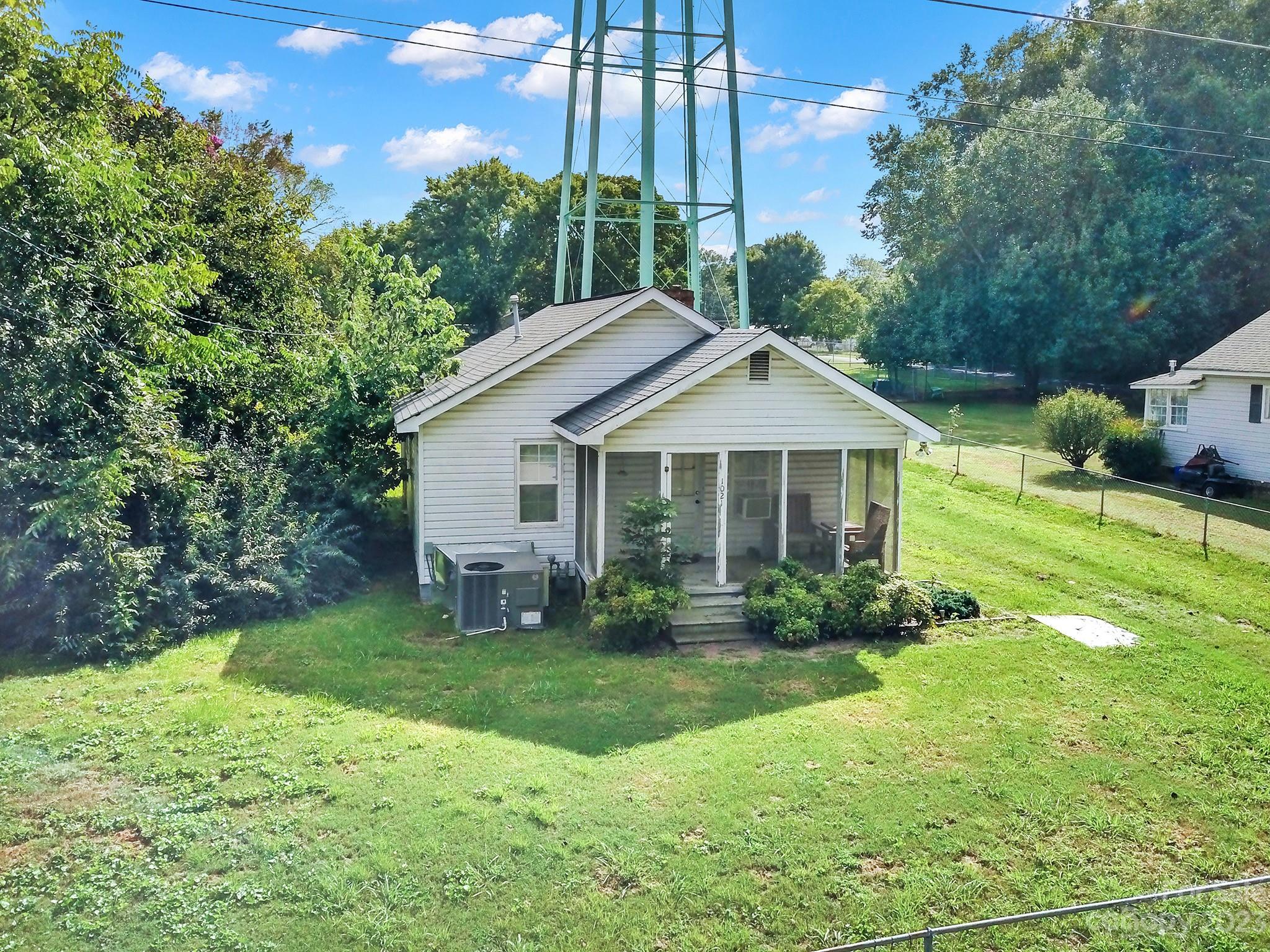 1021 Roosevelt Street