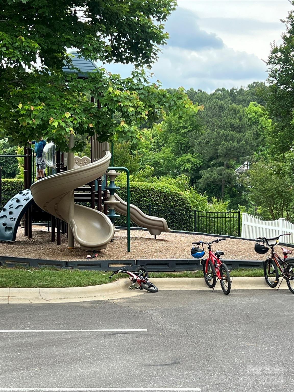 829 Lacebark Drive Unit: 211