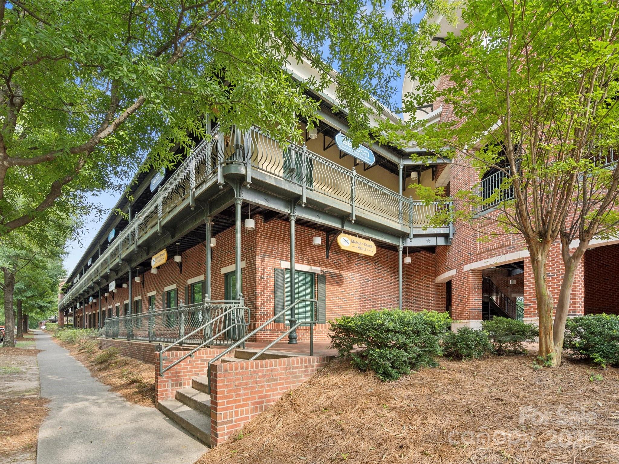 1171 Market Street Unit: 202