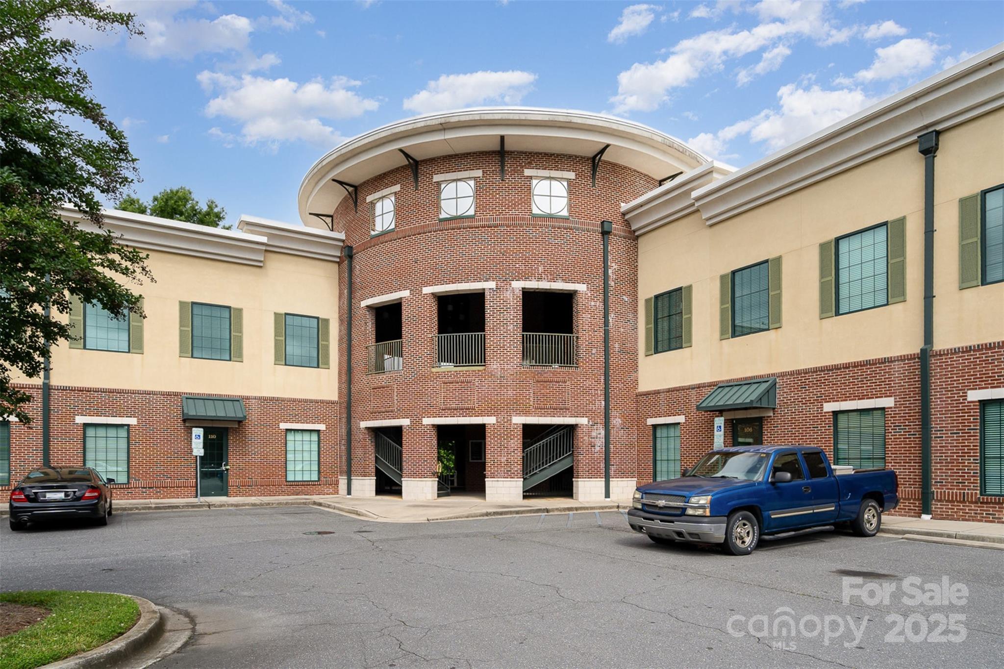 1171 Market Street Unit: 202