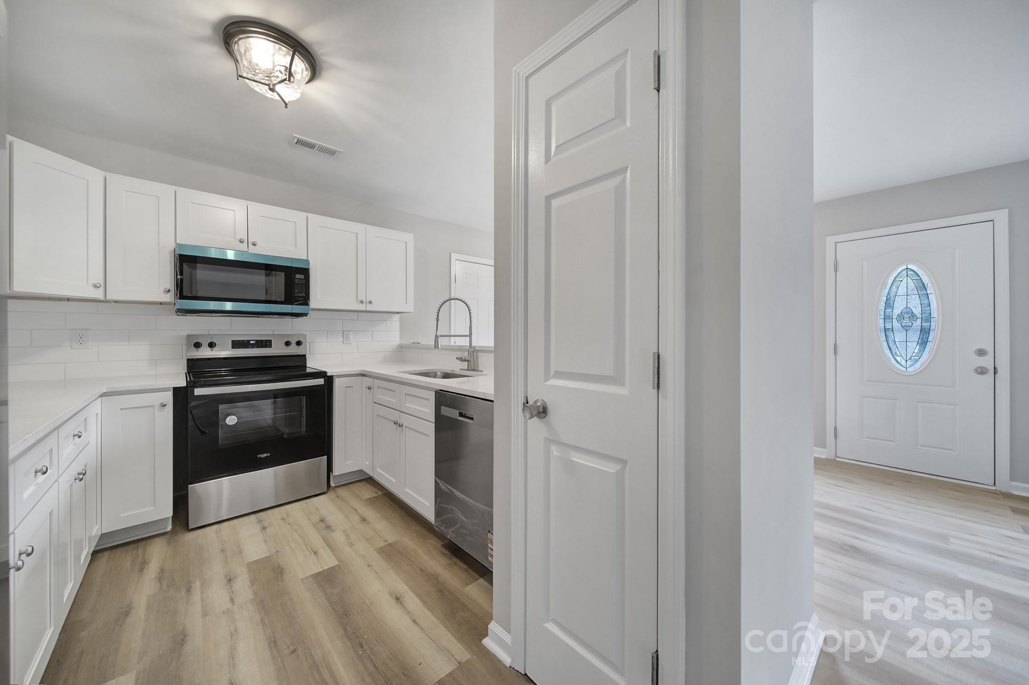121 Settlemyre Place