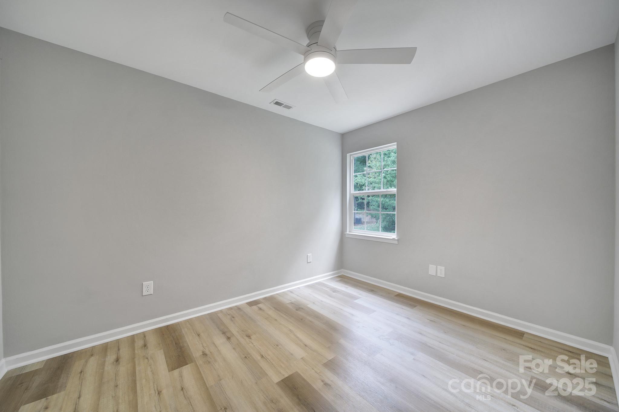 121 Settlemyre Place