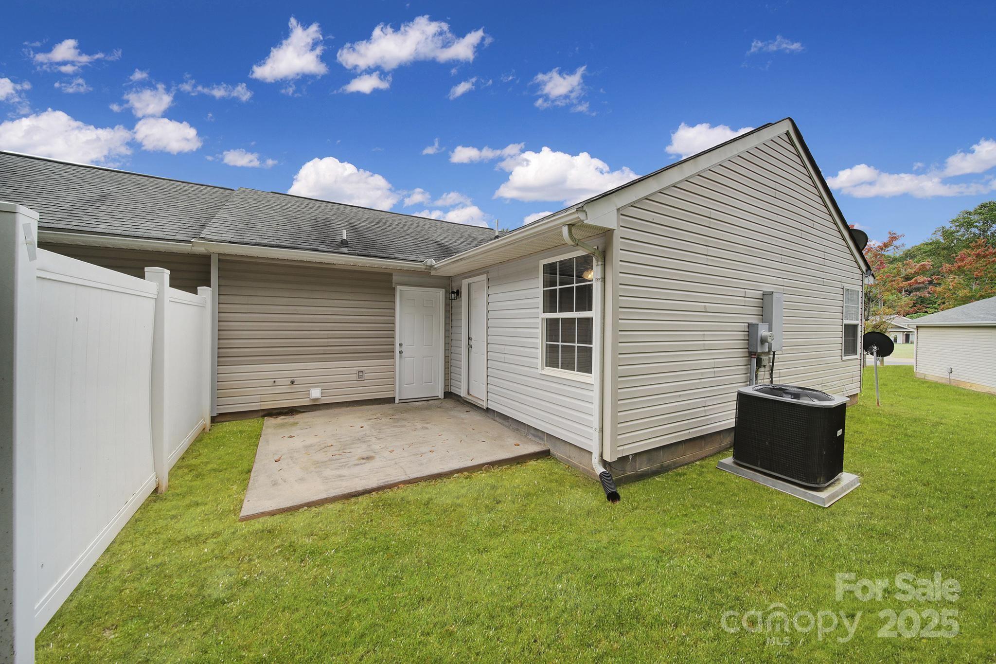 121 Settlemyre Place