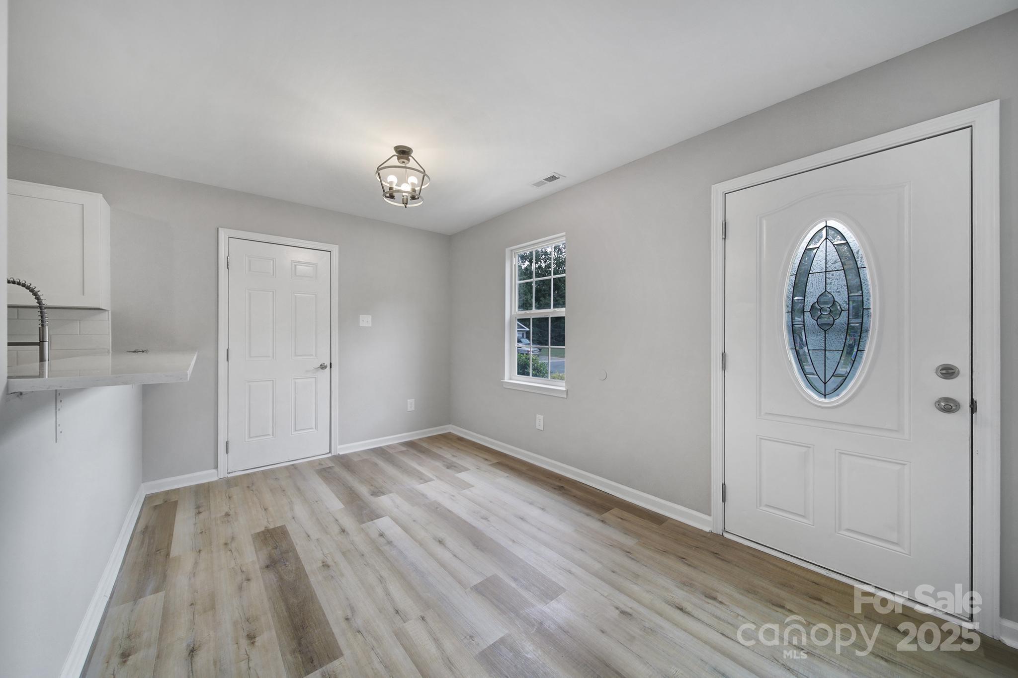 121 Settlemyre Place