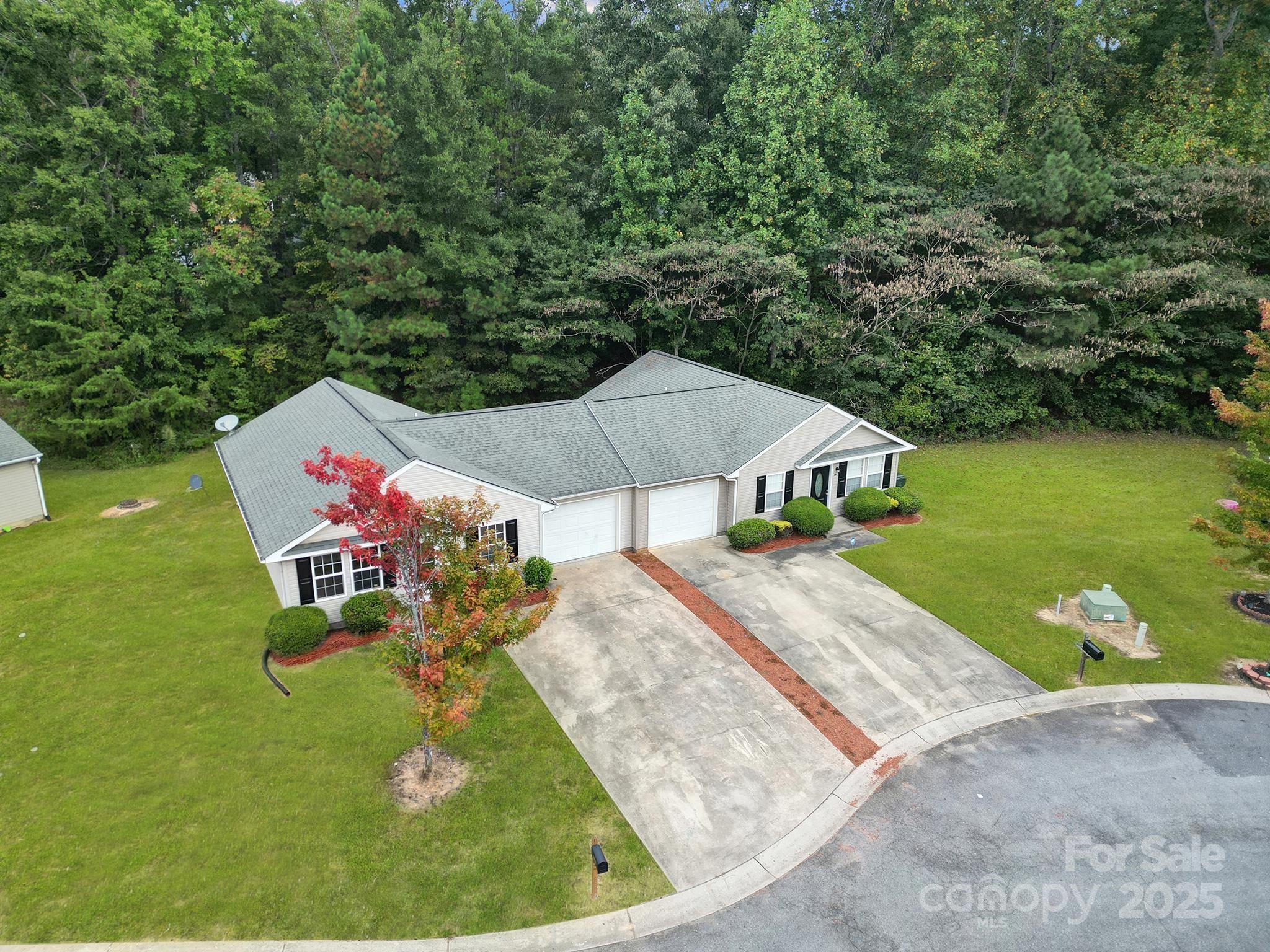 121 Settlemyre Place