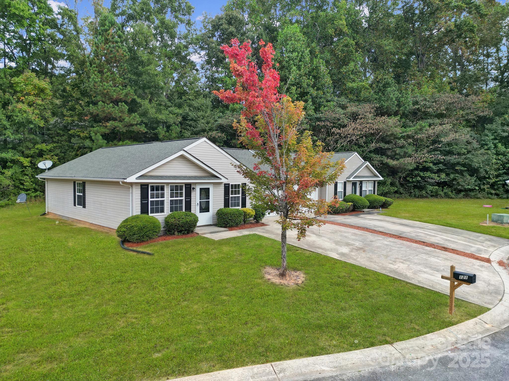 121 Settlemyre Place