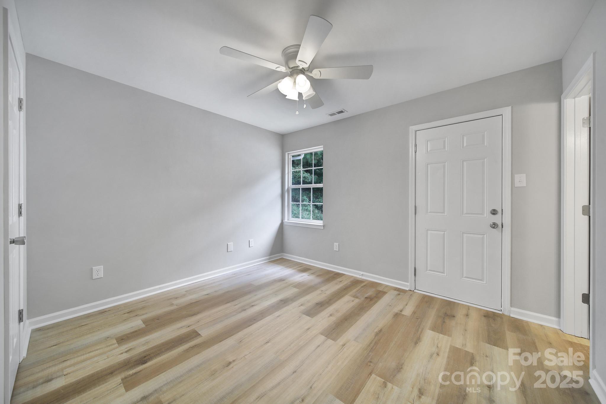 121 Settlemyre Place