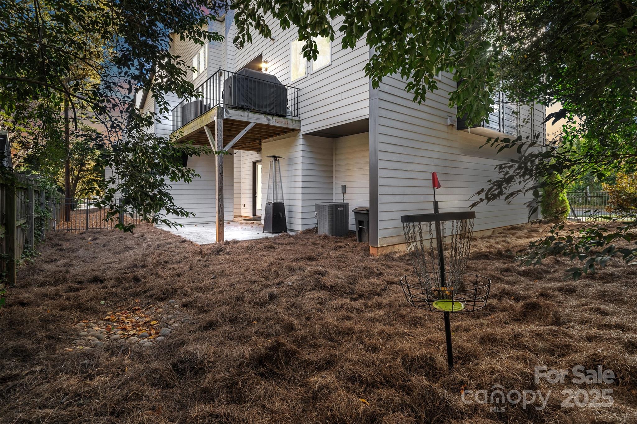 1549 Pinecrest Avenue