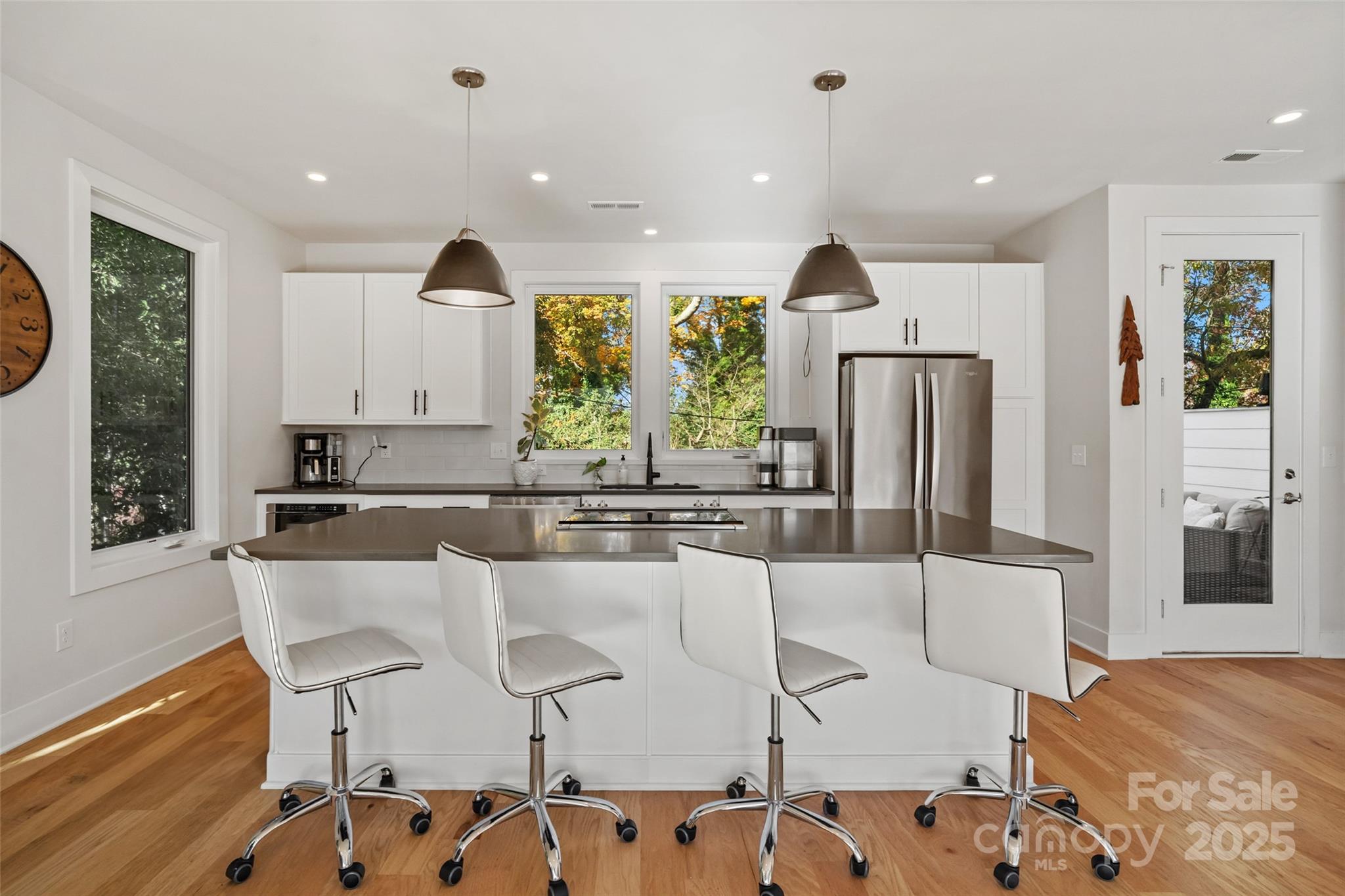 1549 Pinecrest Avenue