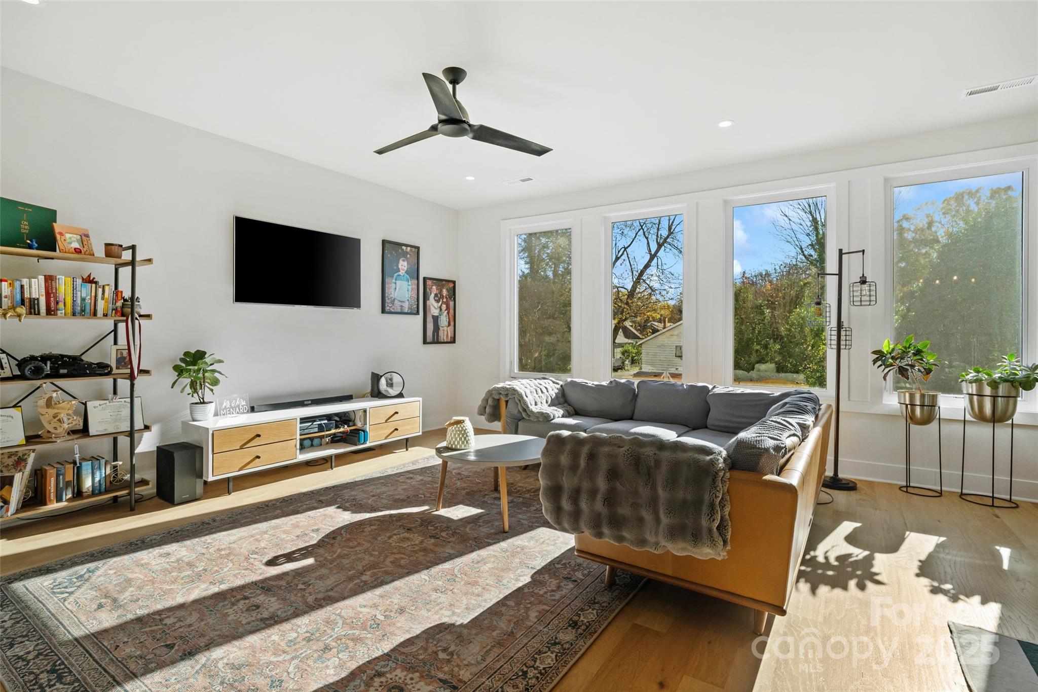 1549 Pinecrest Avenue