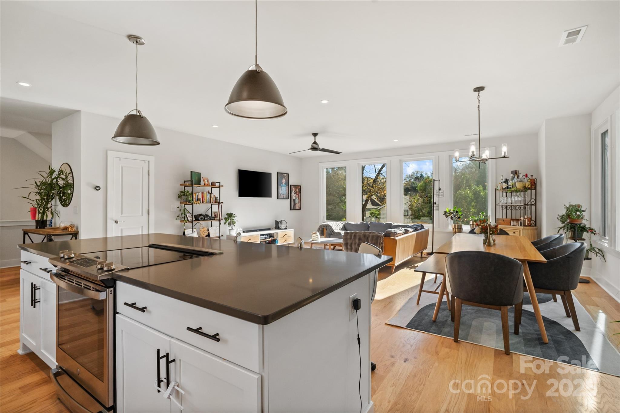 1549 Pinecrest Avenue