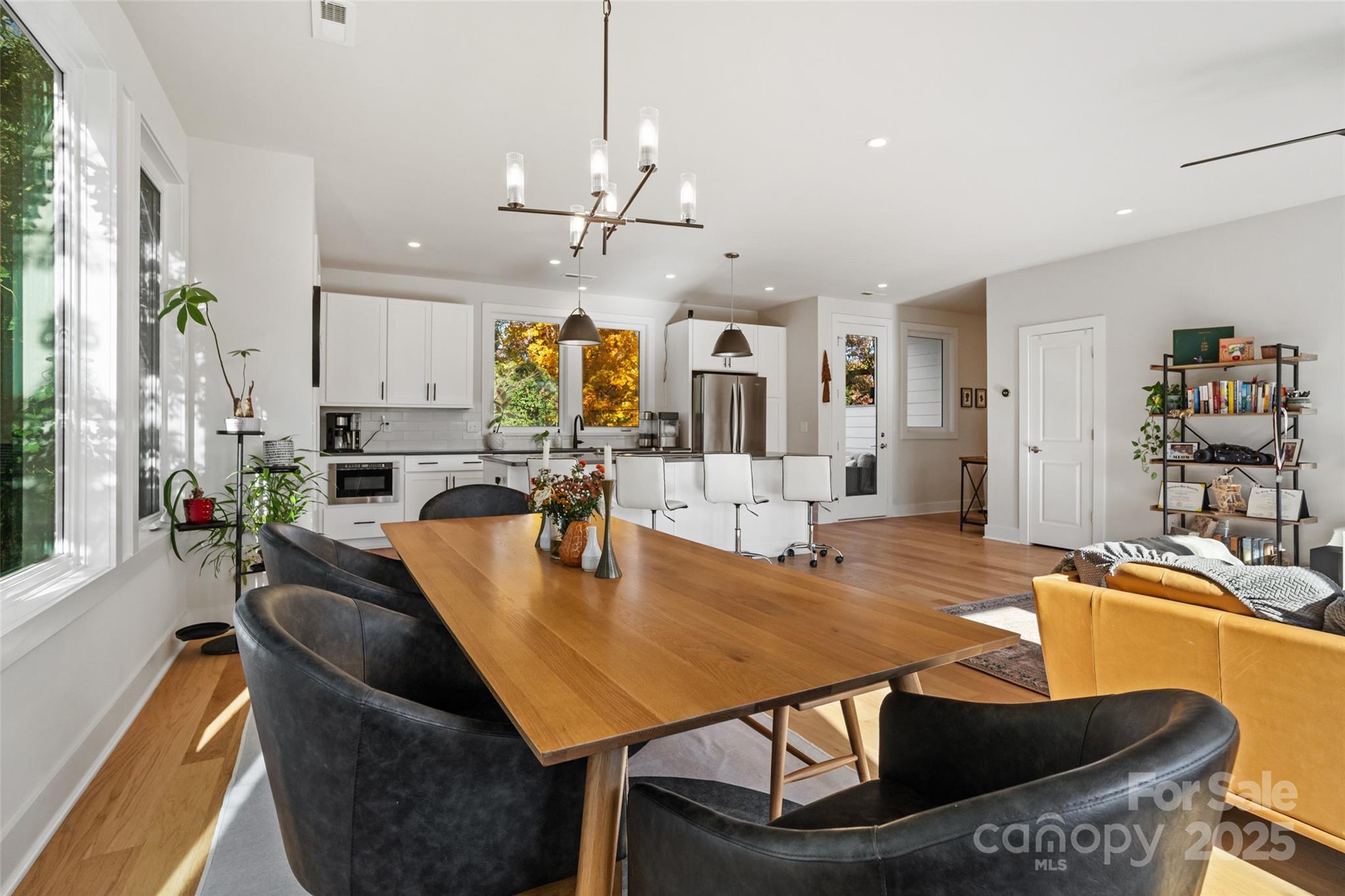 1549 Pinecrest Avenue