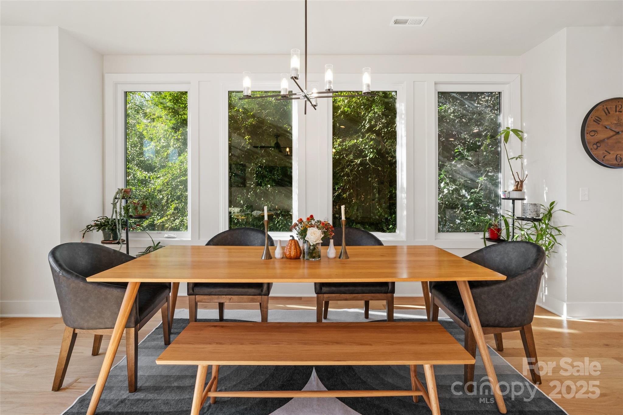 1549 Pinecrest Avenue