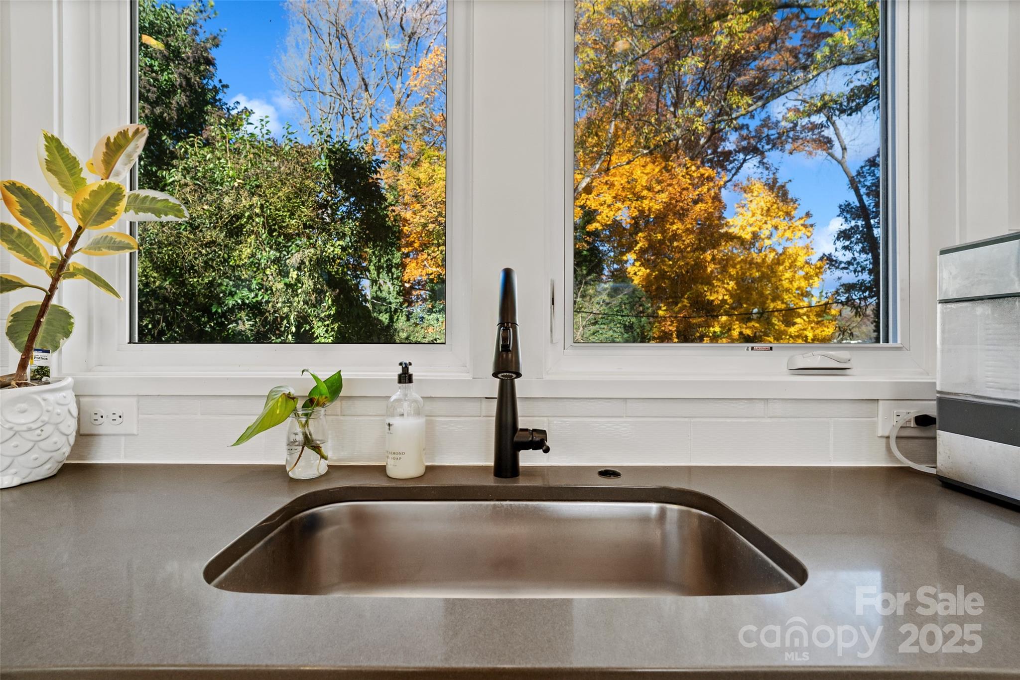 1549 Pinecrest Avenue