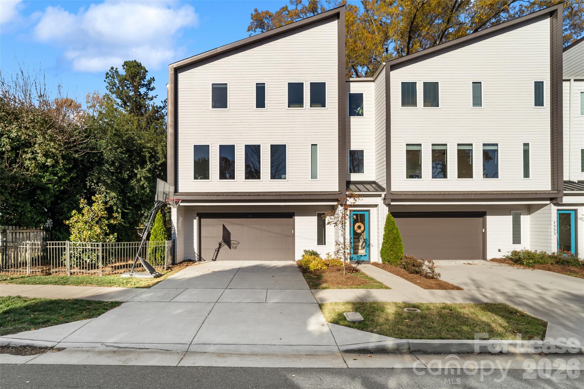 1549 Pinecrest Avenue