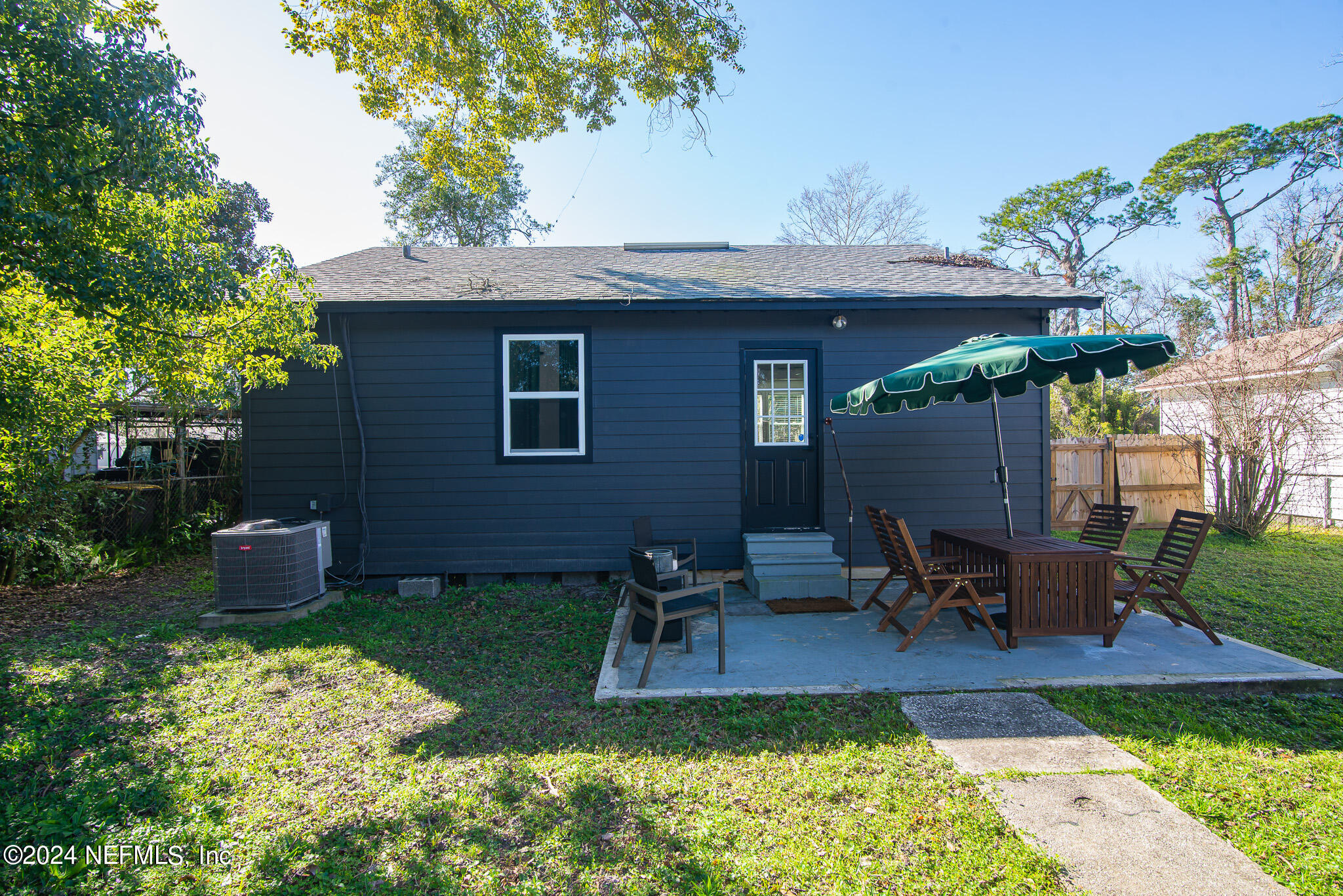1421 DAKAR Street