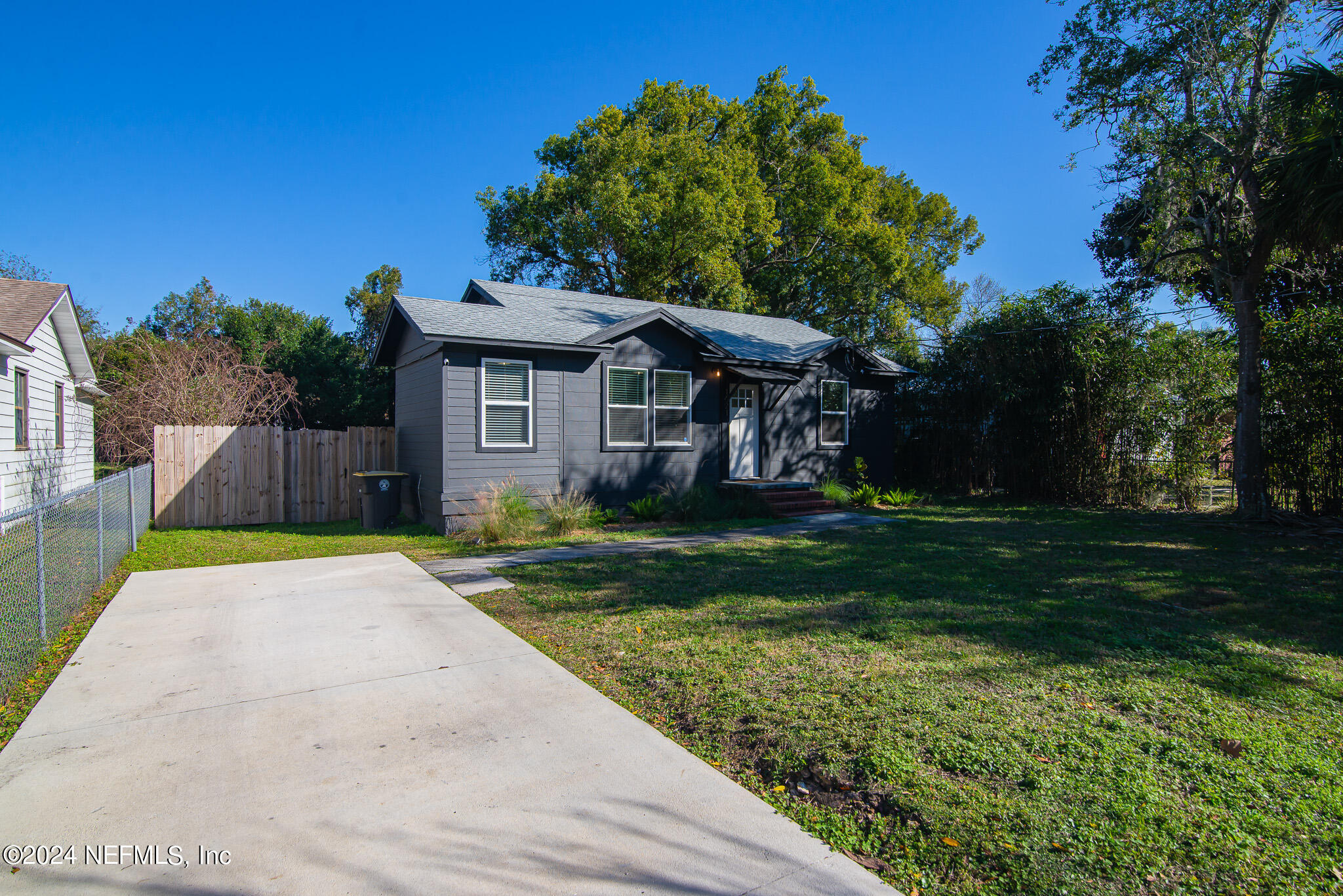 1421 DAKAR Street