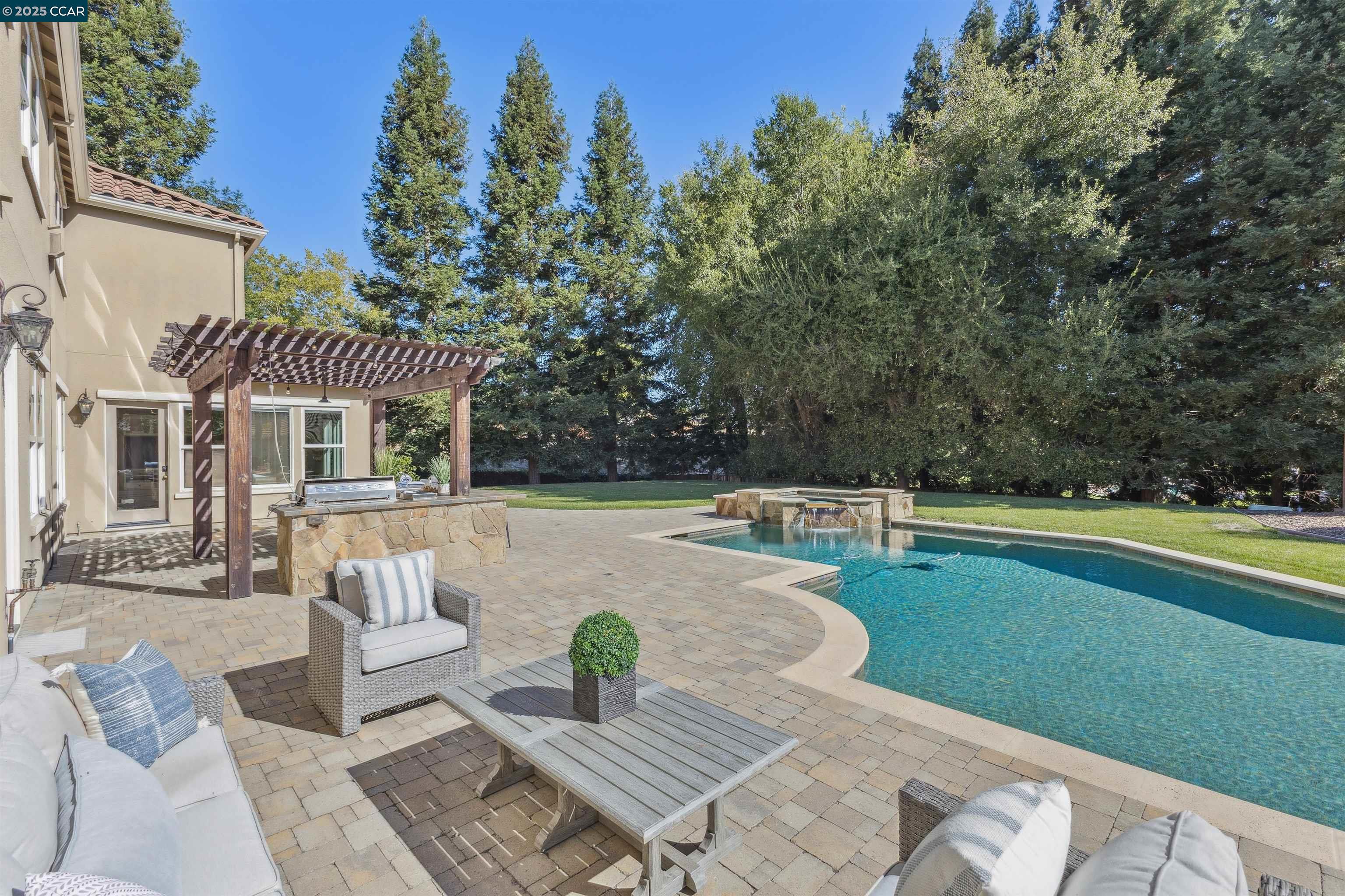 77 Pleasant Knoll Ct