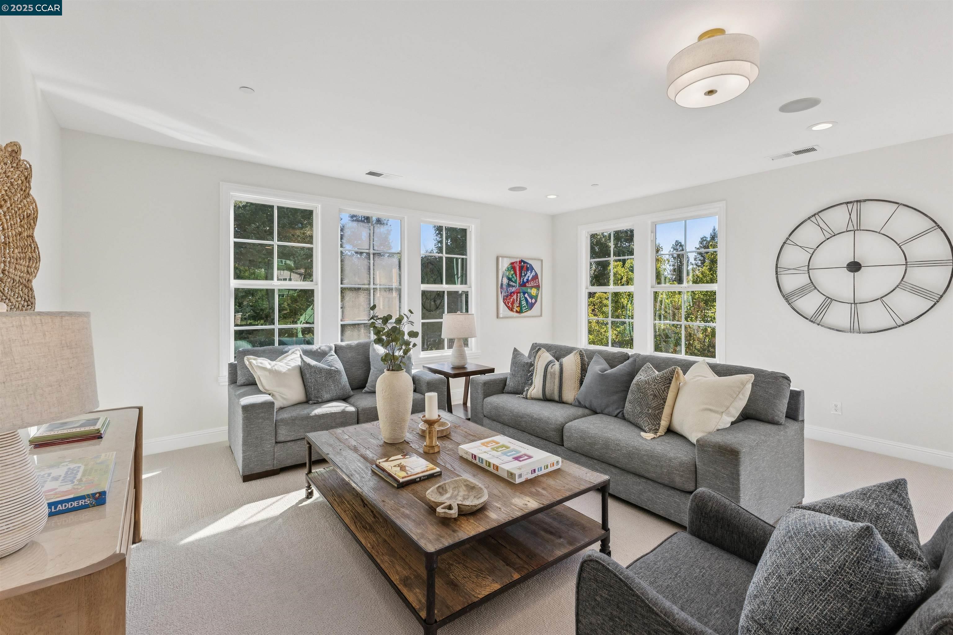 77 Pleasant Knoll Ct