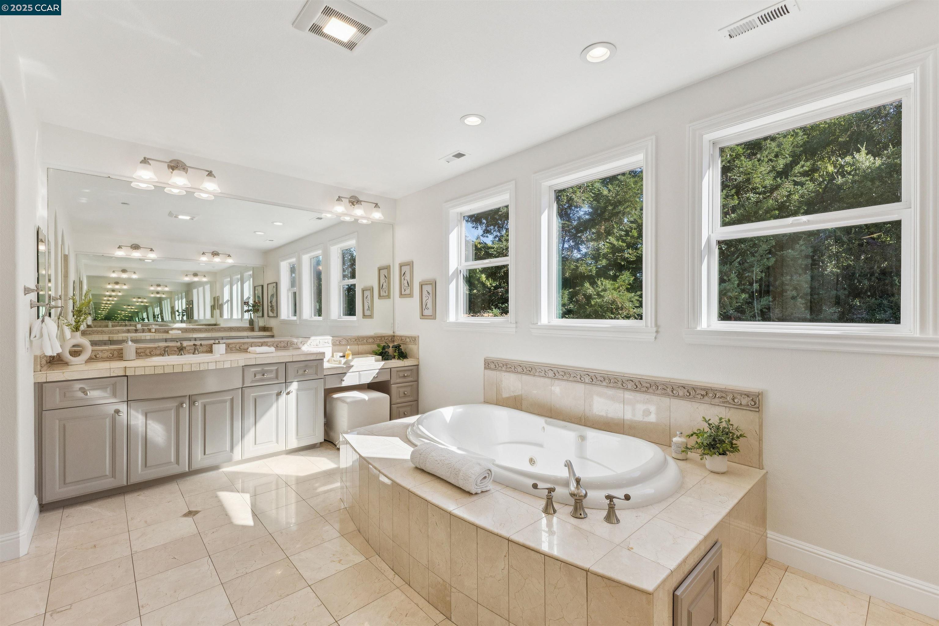 77 Pleasant Knoll Ct