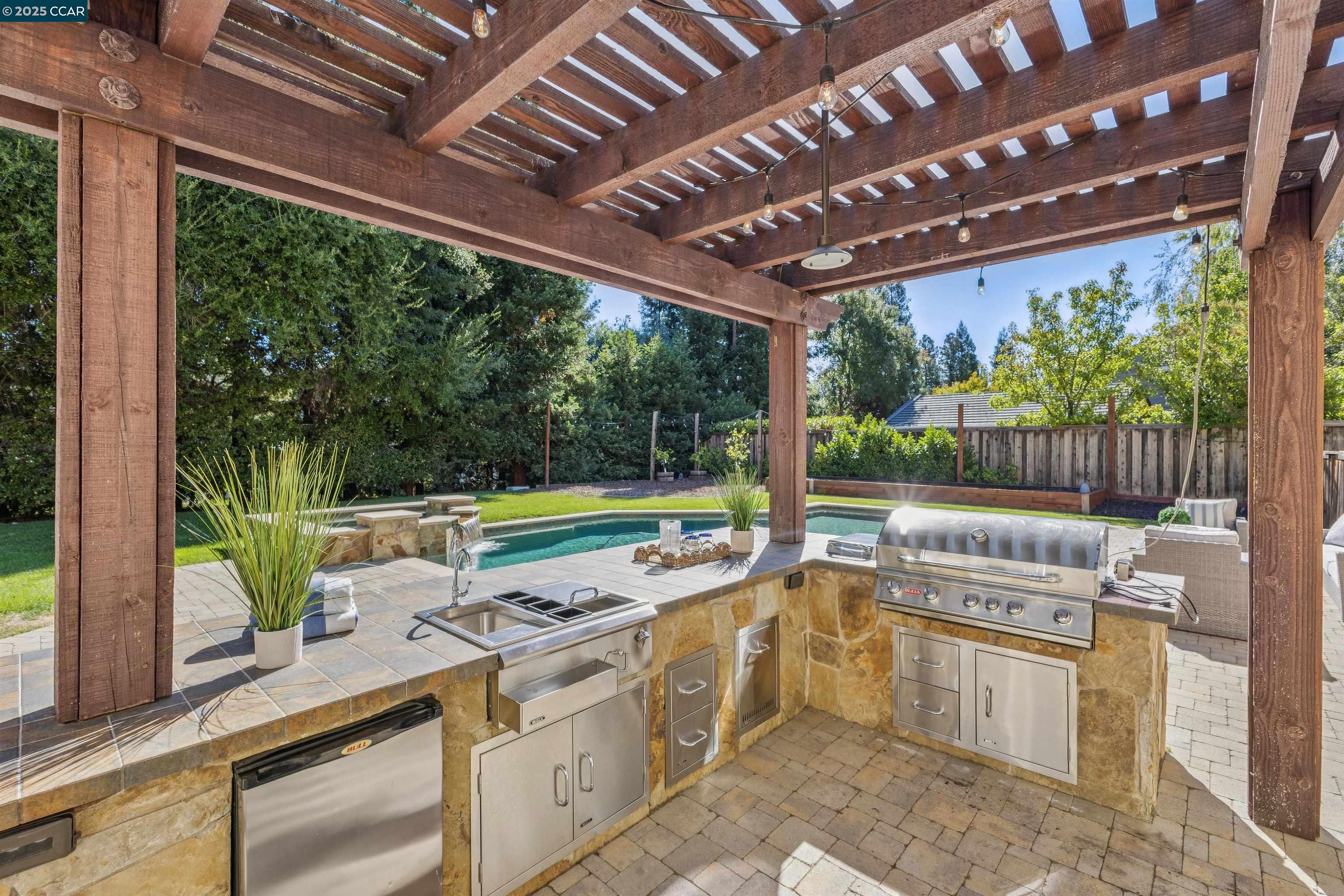 77 Pleasant Knoll Ct