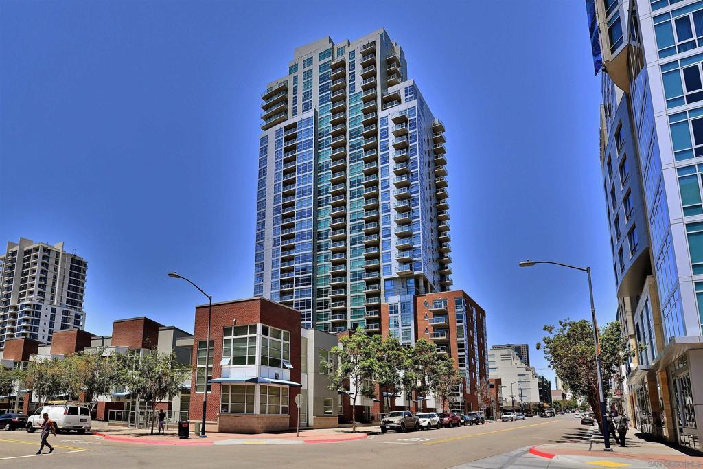 800 The Mark Ln. 2401