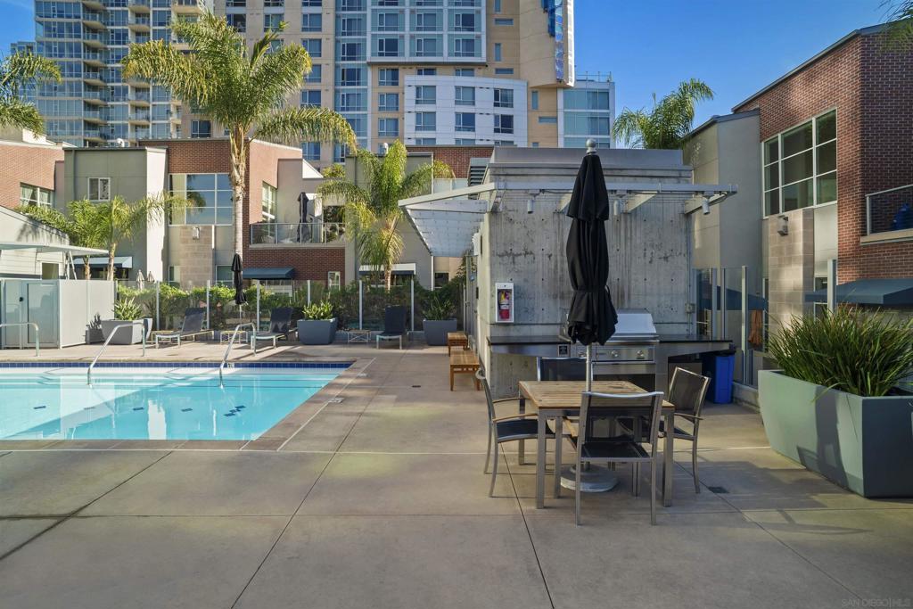 800 The Mark Ln. 2401