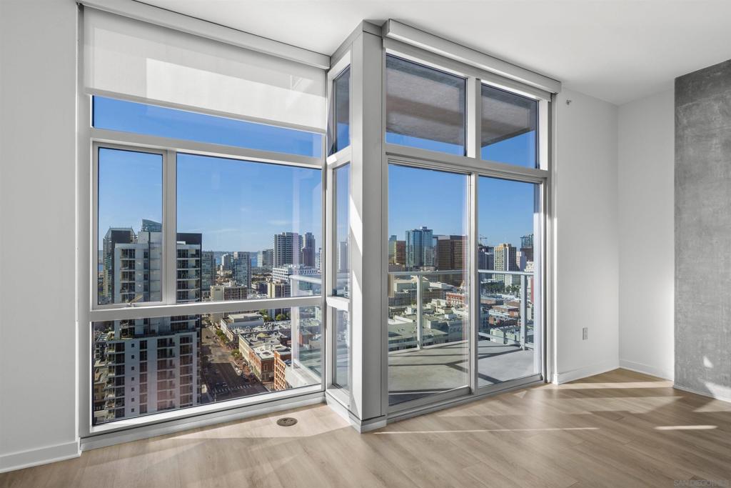 800 The Mark Ln. 2401