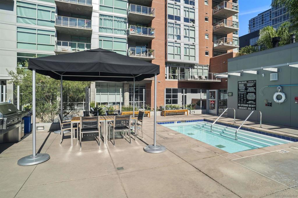 800 The Mark Ln. 2401