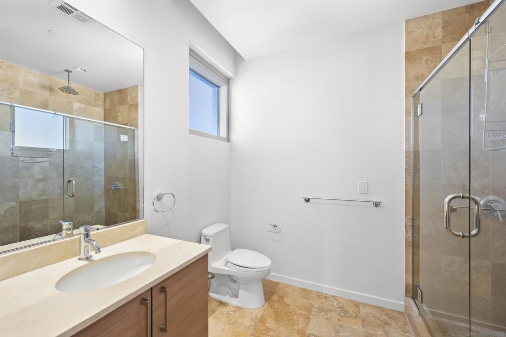 800 The Mark Ln. 2401