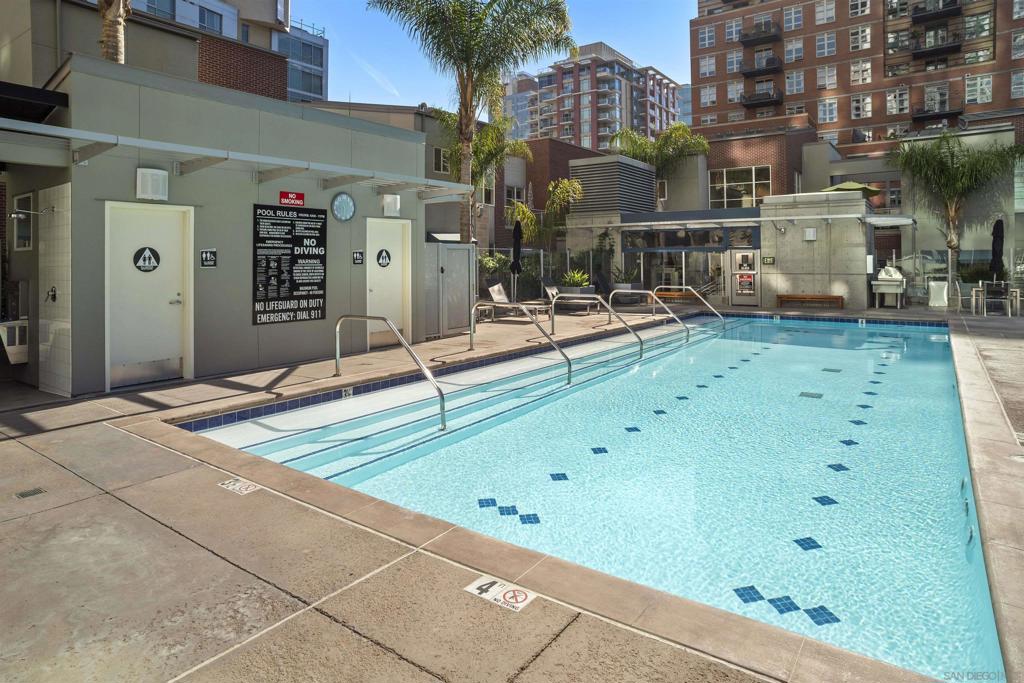 800 The Mark Ln. 2401