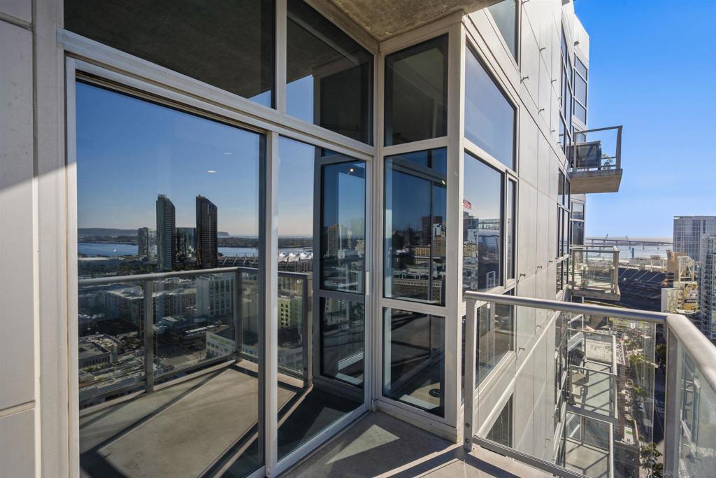 800 The Mark Ln. 2401