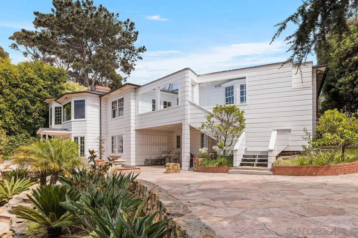 1556 Virginia Way