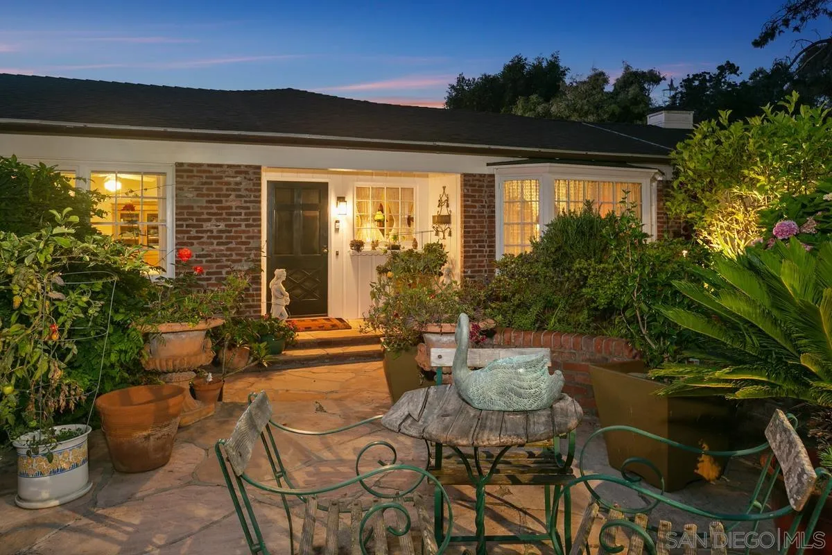 1556 Virginia Way