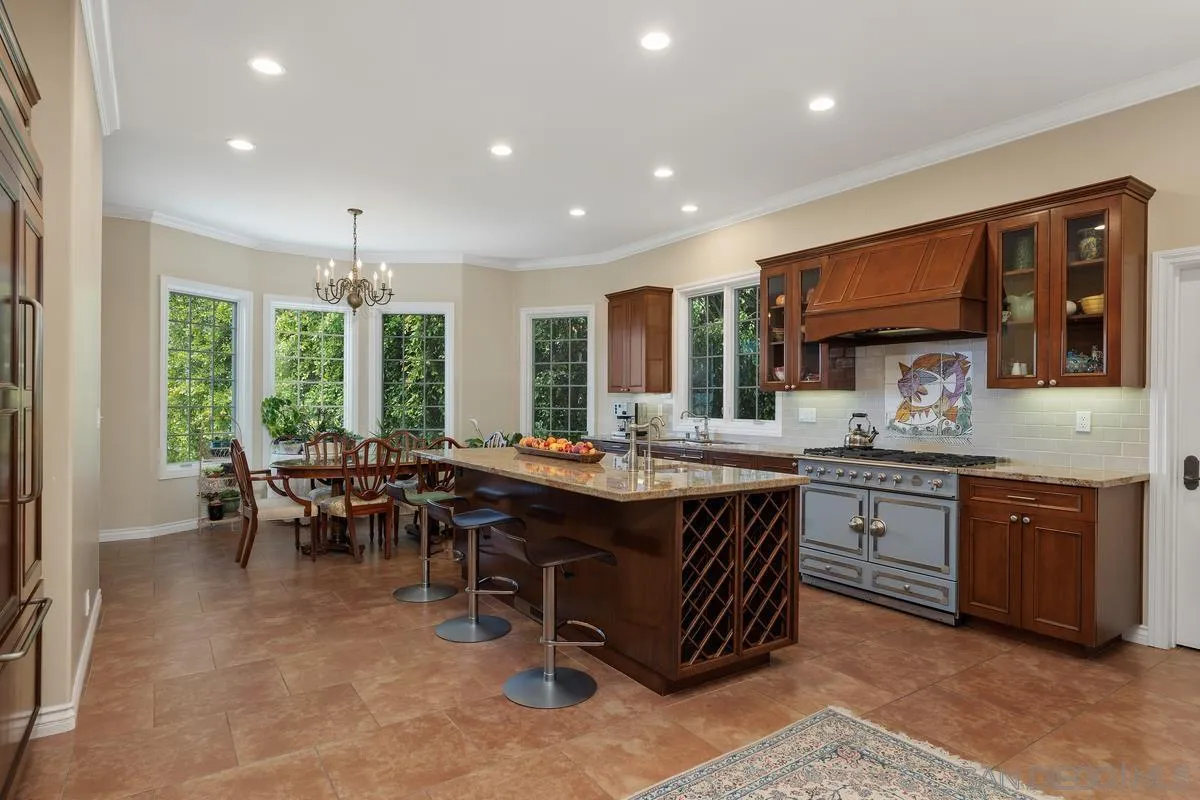 1556 Virginia Way