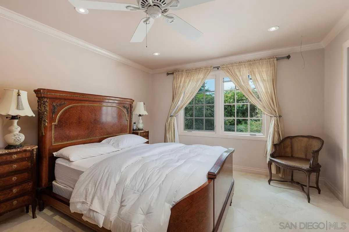 1556 Virginia Way