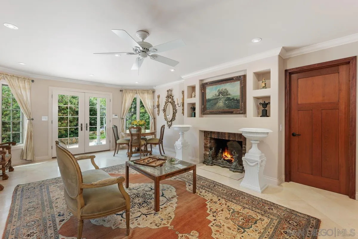 1556 Virginia Way