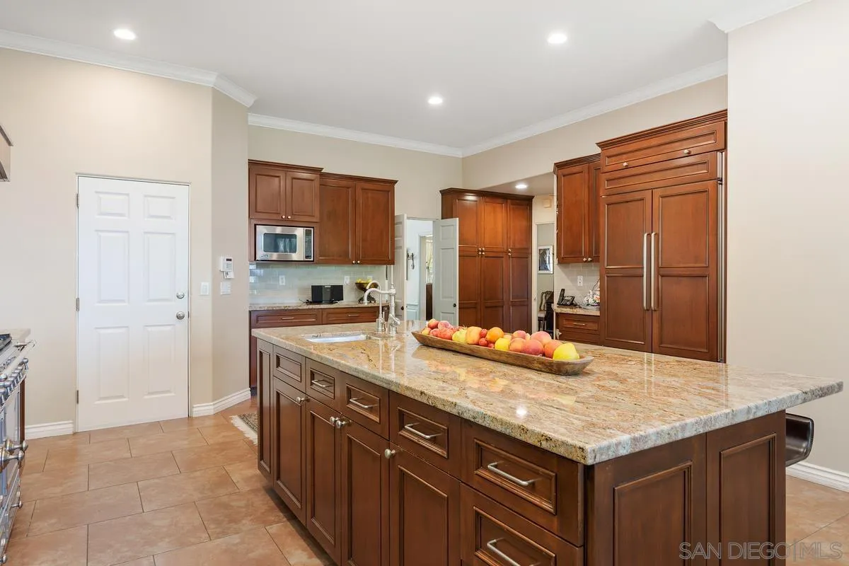 1556 Virginia Way