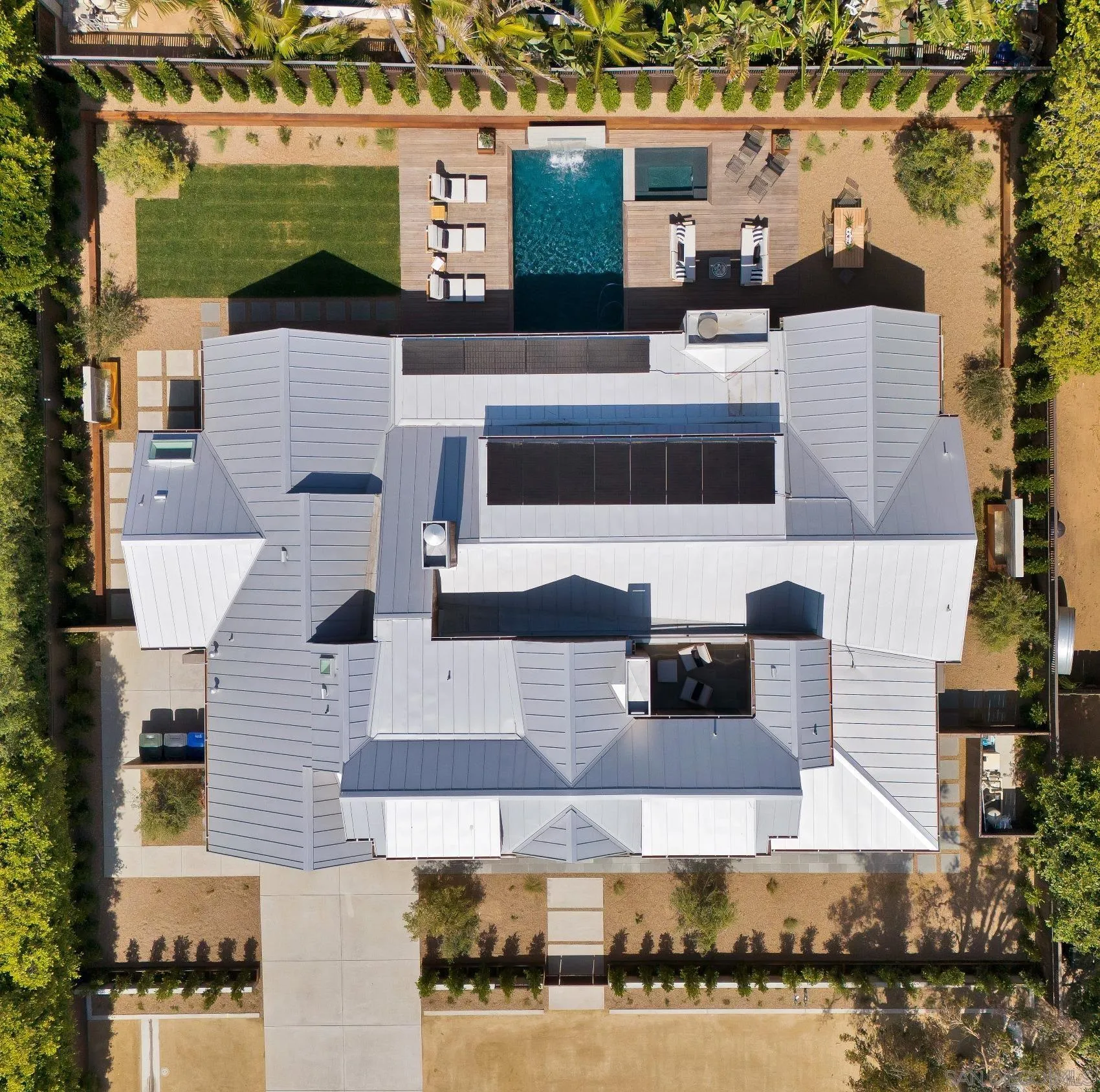 520 N Cedros Ave
