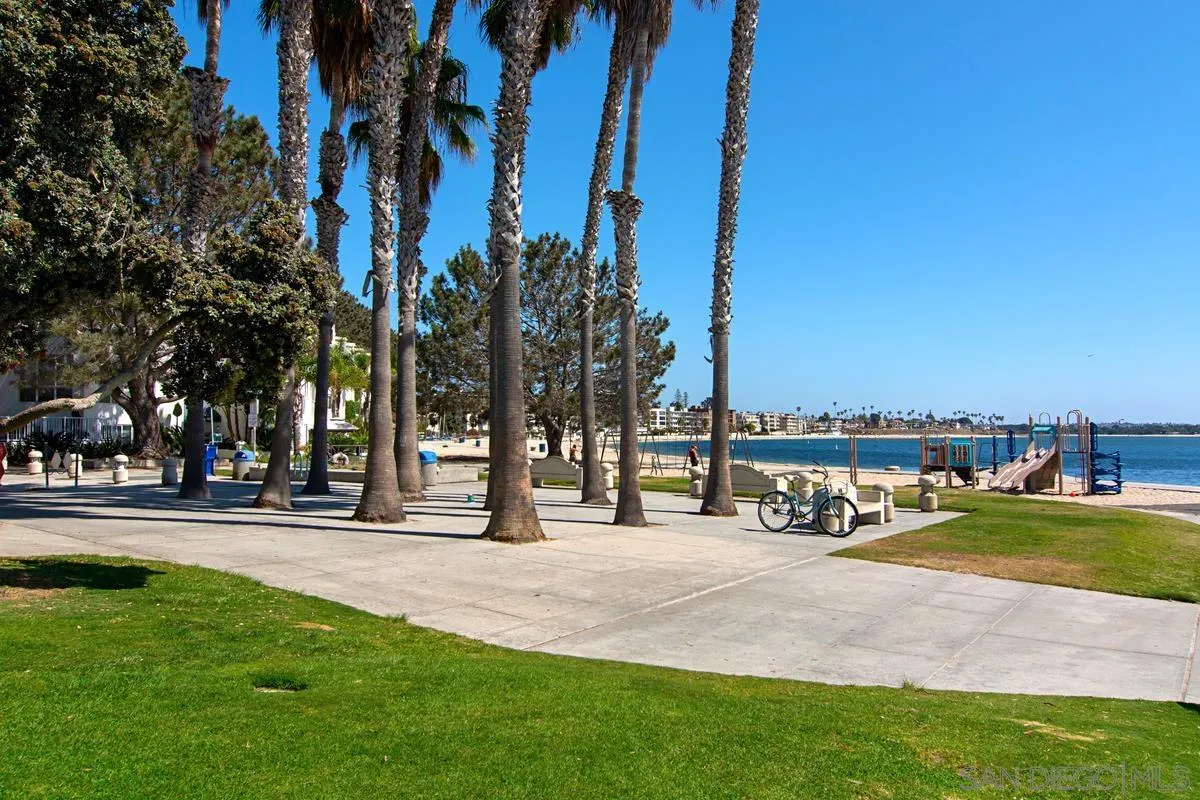 1335 La Palma St Unit H4