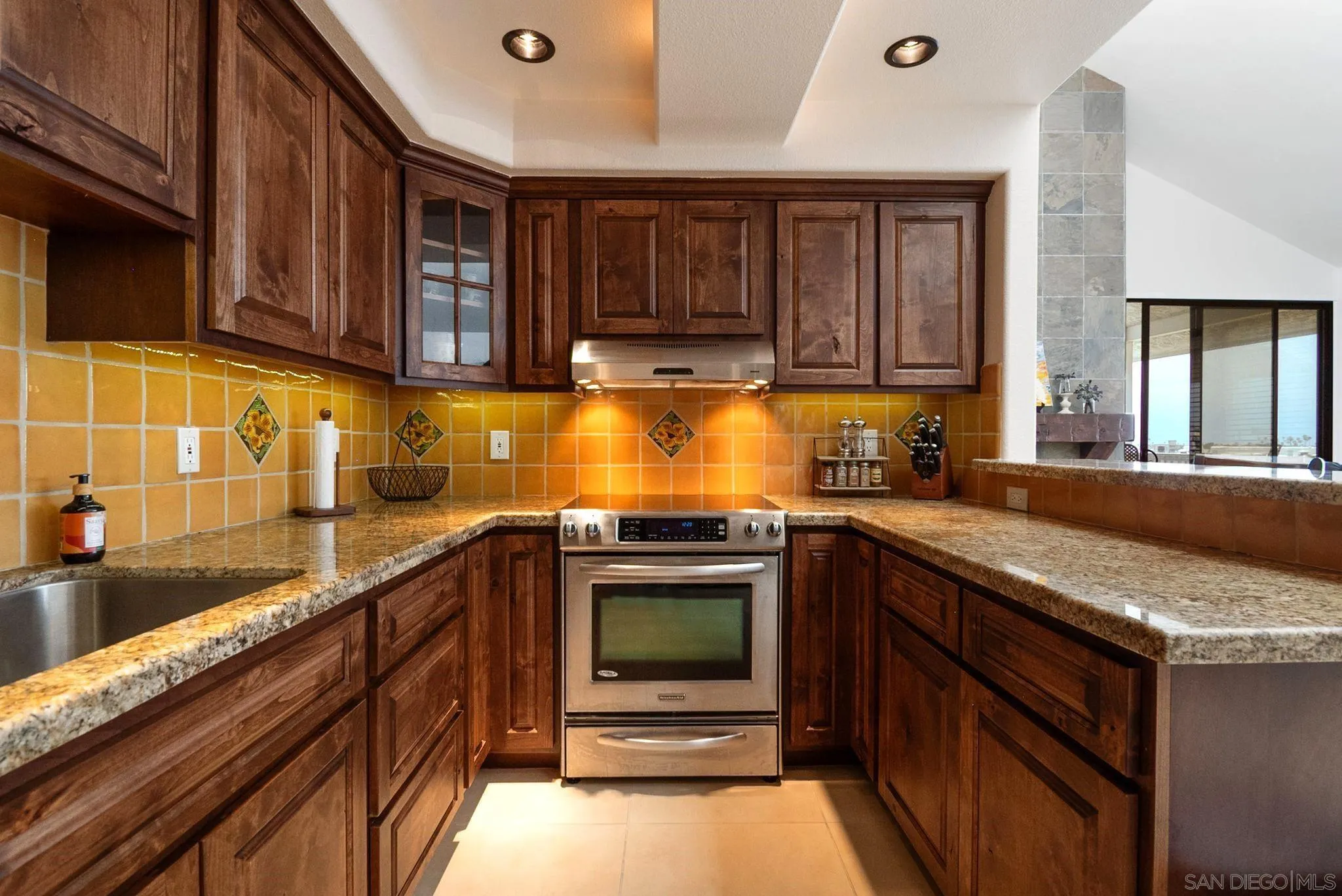 1335 La Palma St Unit H4