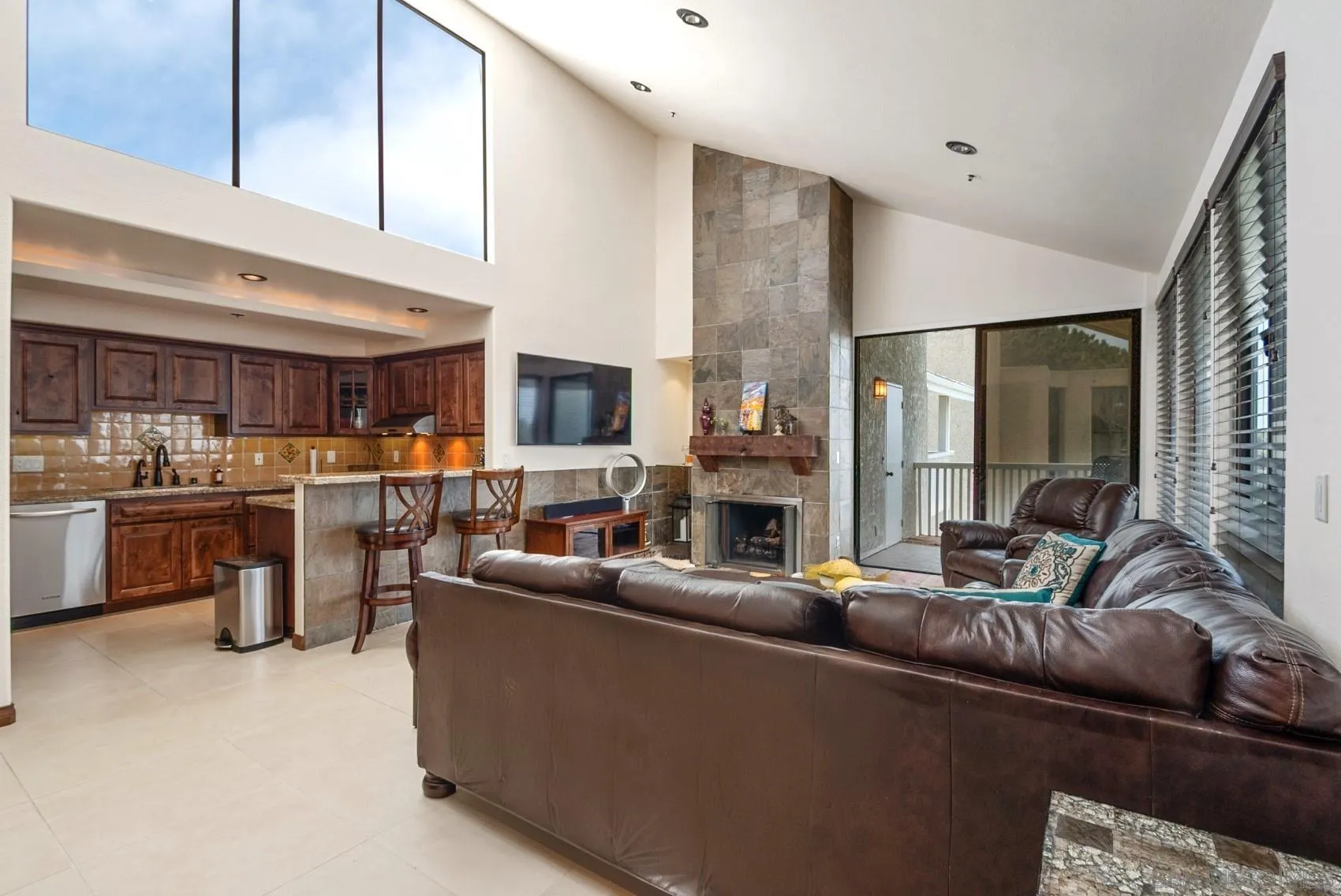 1335 La Palma St Unit H4