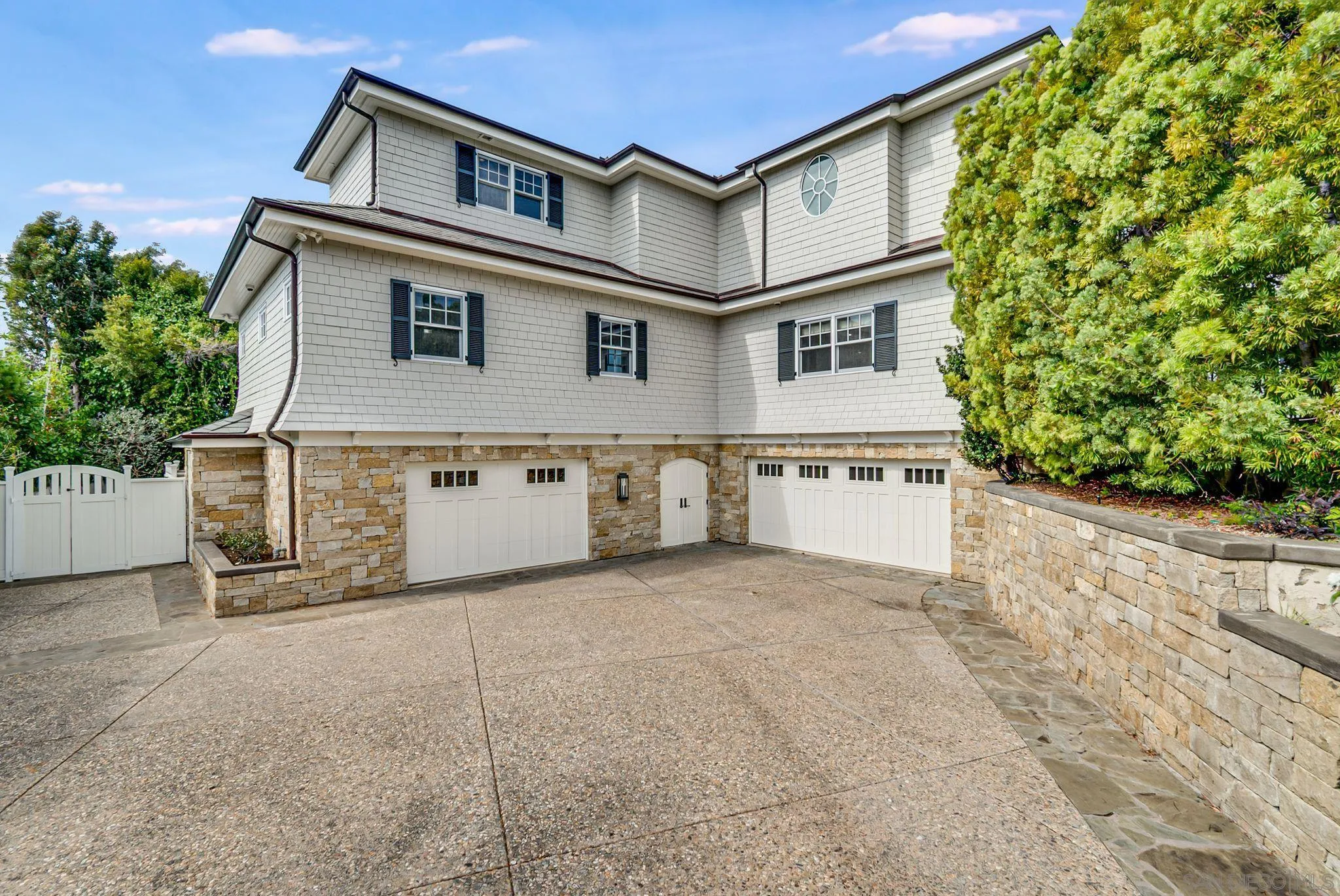 744 Muirlands Vista Way