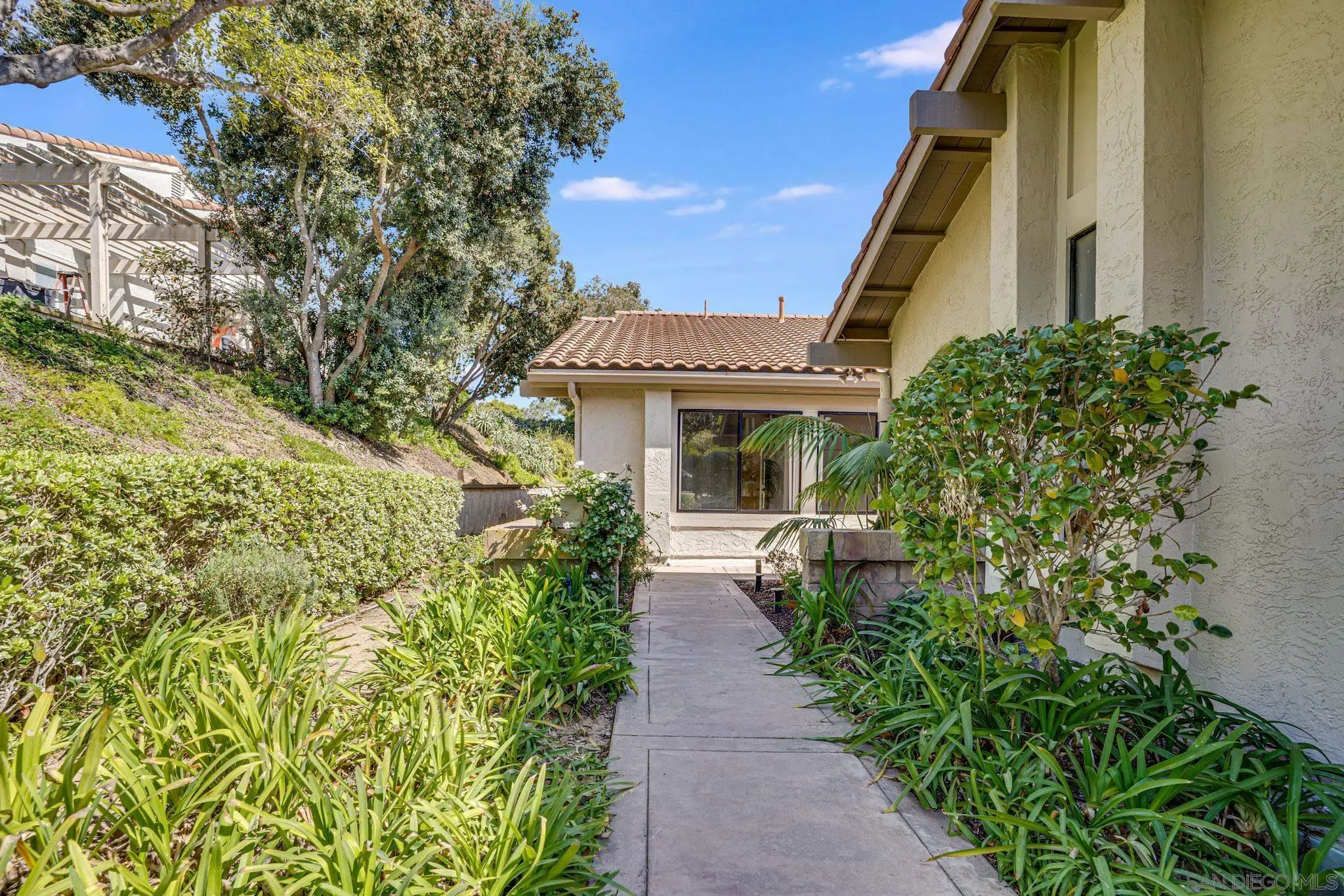 6359 Via Cabrera