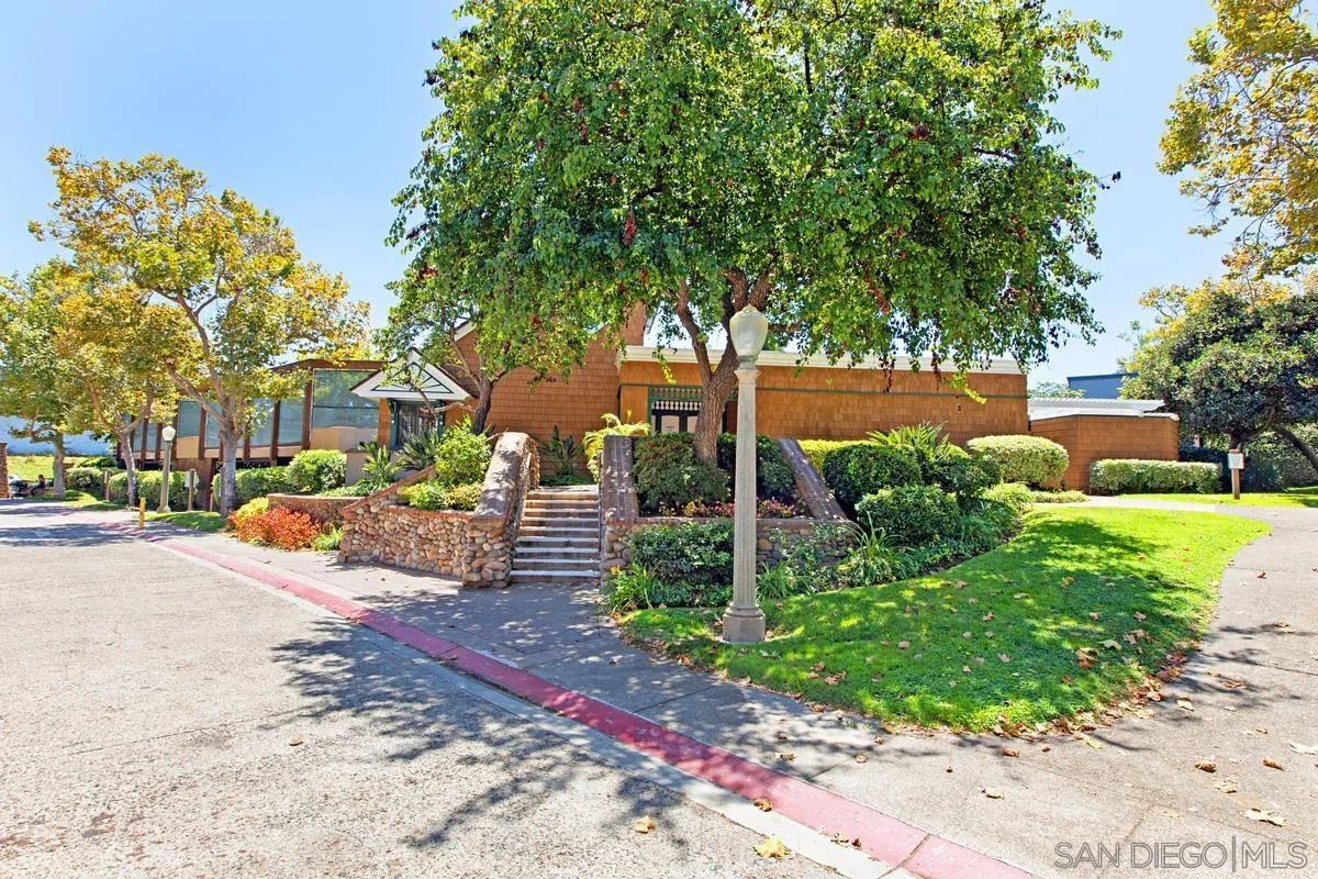 8860 Villa La Jolla Dr Unit: 105