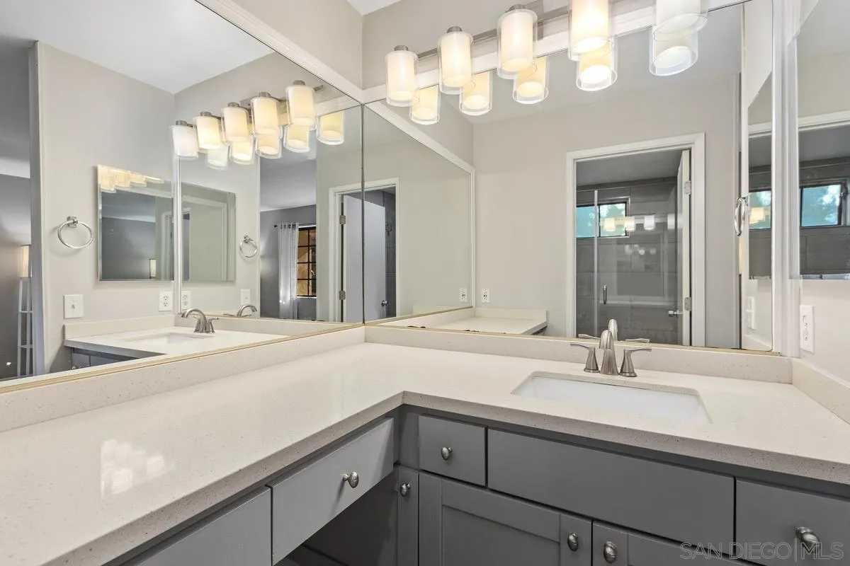 8860 Villa La Jolla Dr Unit: 105