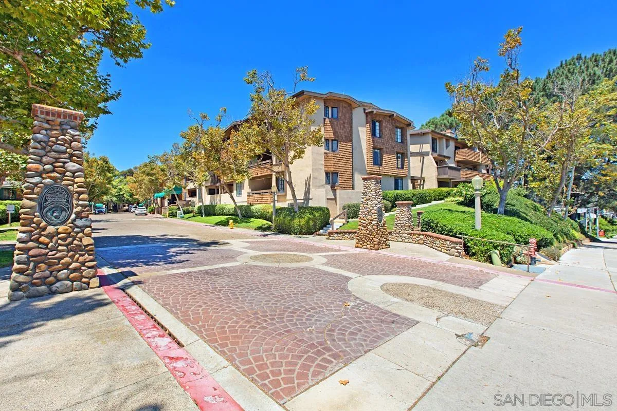 8860 Villa La Jolla Dr Unit: 105
