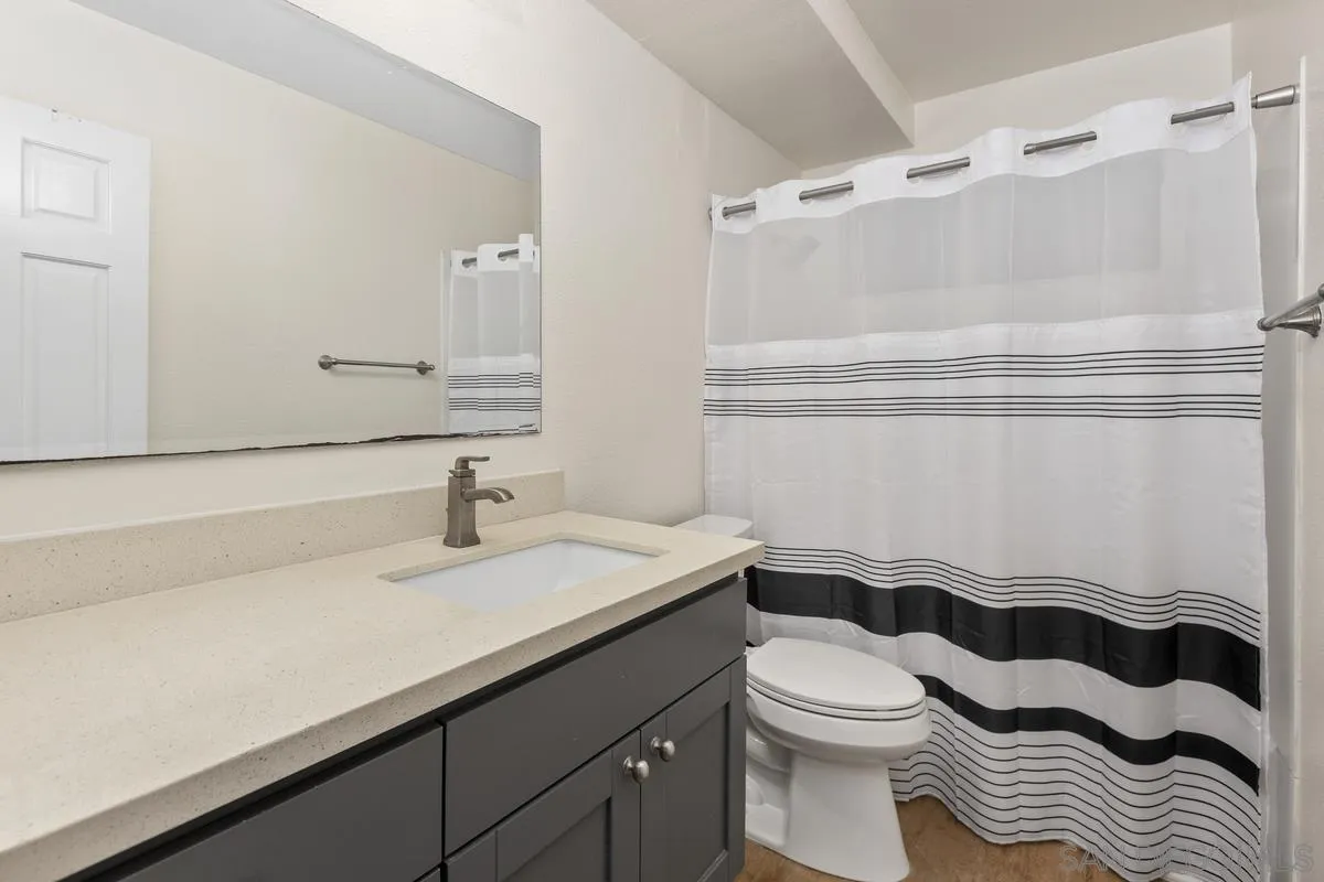 8860 Villa La Jolla Dr Unit: 105
